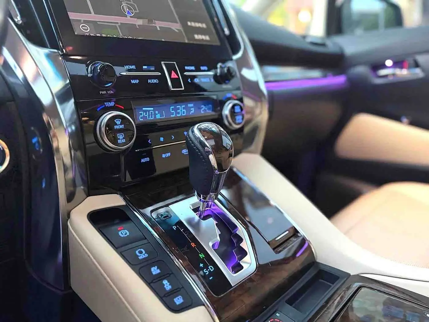 Toyota Alphard 2021 — ფოტო 5/16