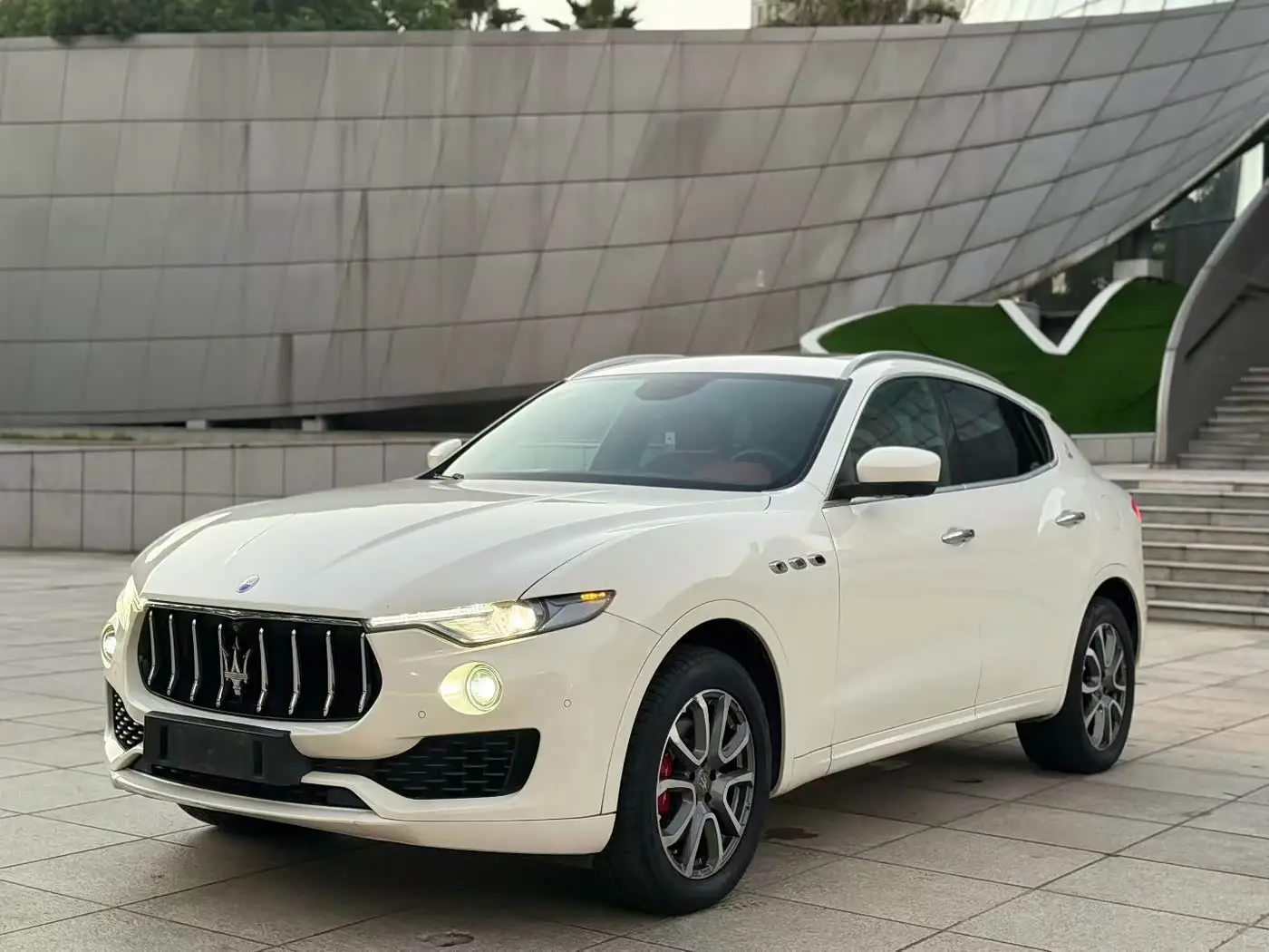 Maserati Levante 2017 — Фото 1/9