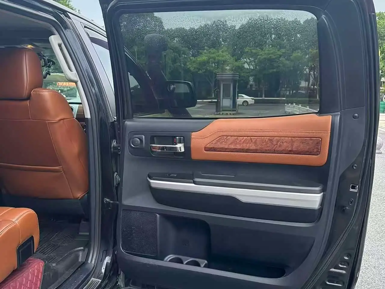 Toyota Tundra 2014 — ფოტო 16/17