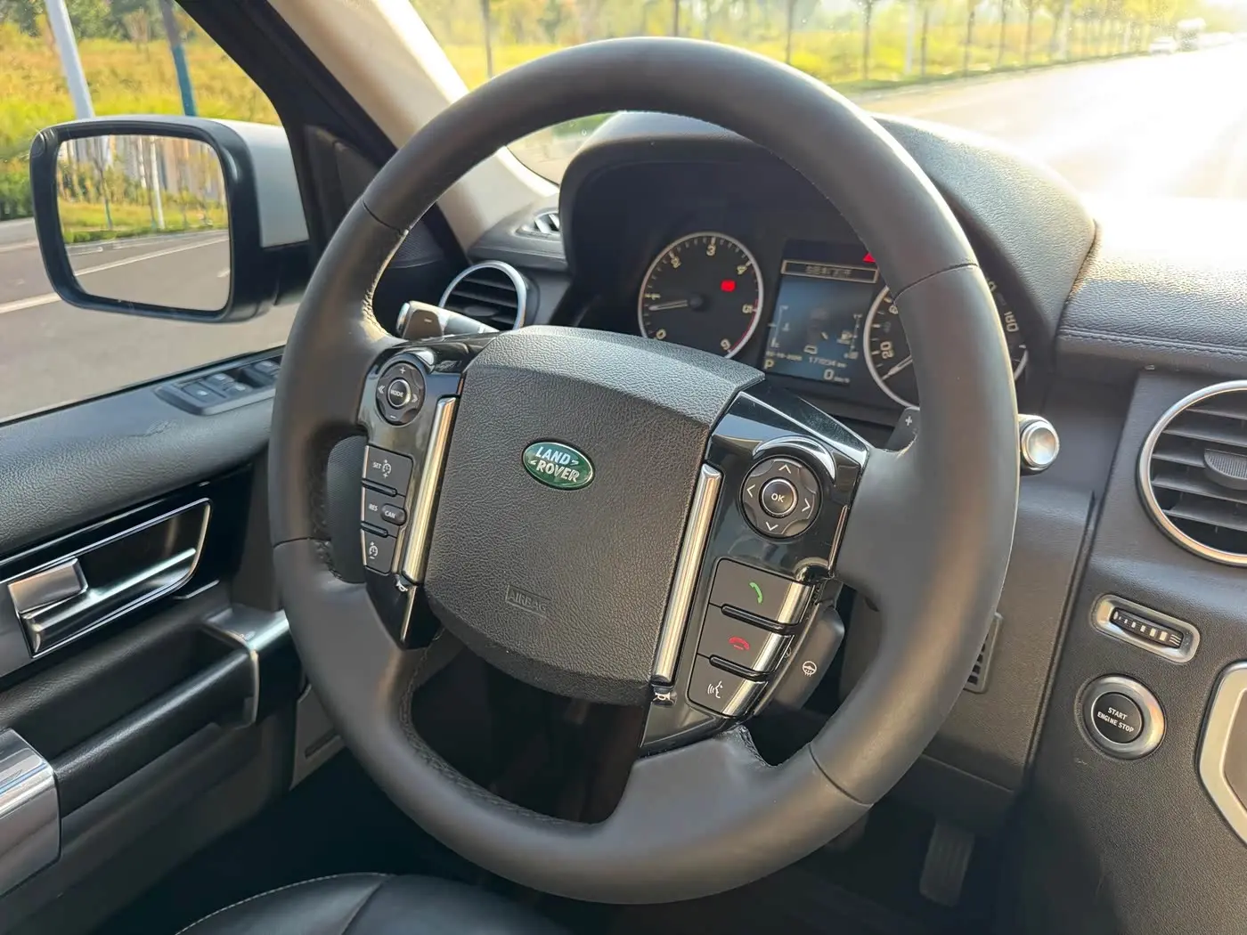 Land Rover Discovery 2014 — Фото 14/20