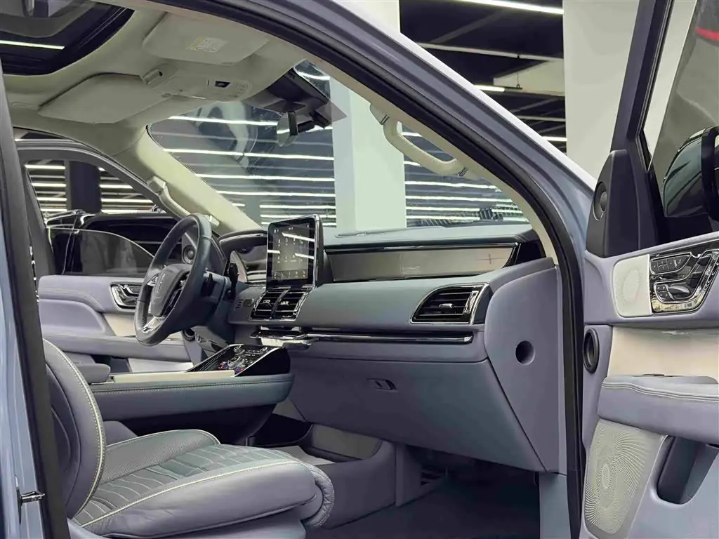 Lincoln Navigator 2020 — Photo 10/20