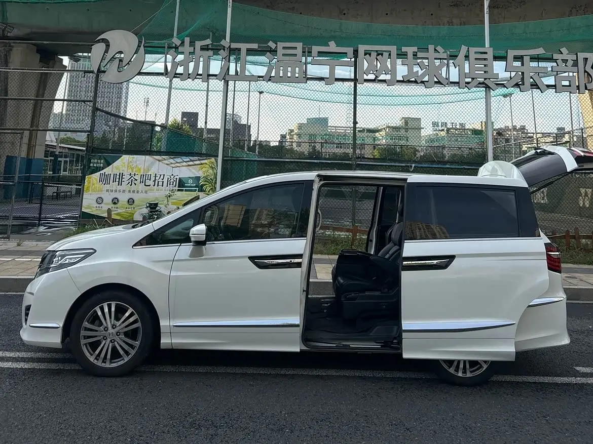 Honda Elysion 2019 — Photo 18/20