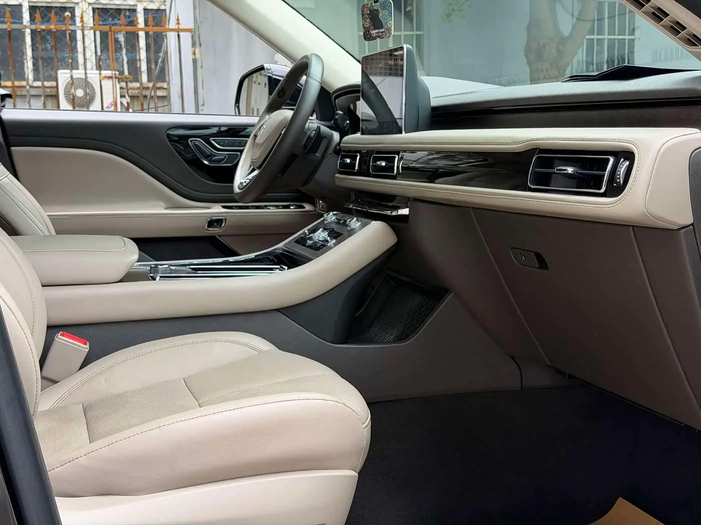 Lincoln Aviator 2020 — Photo 18/20