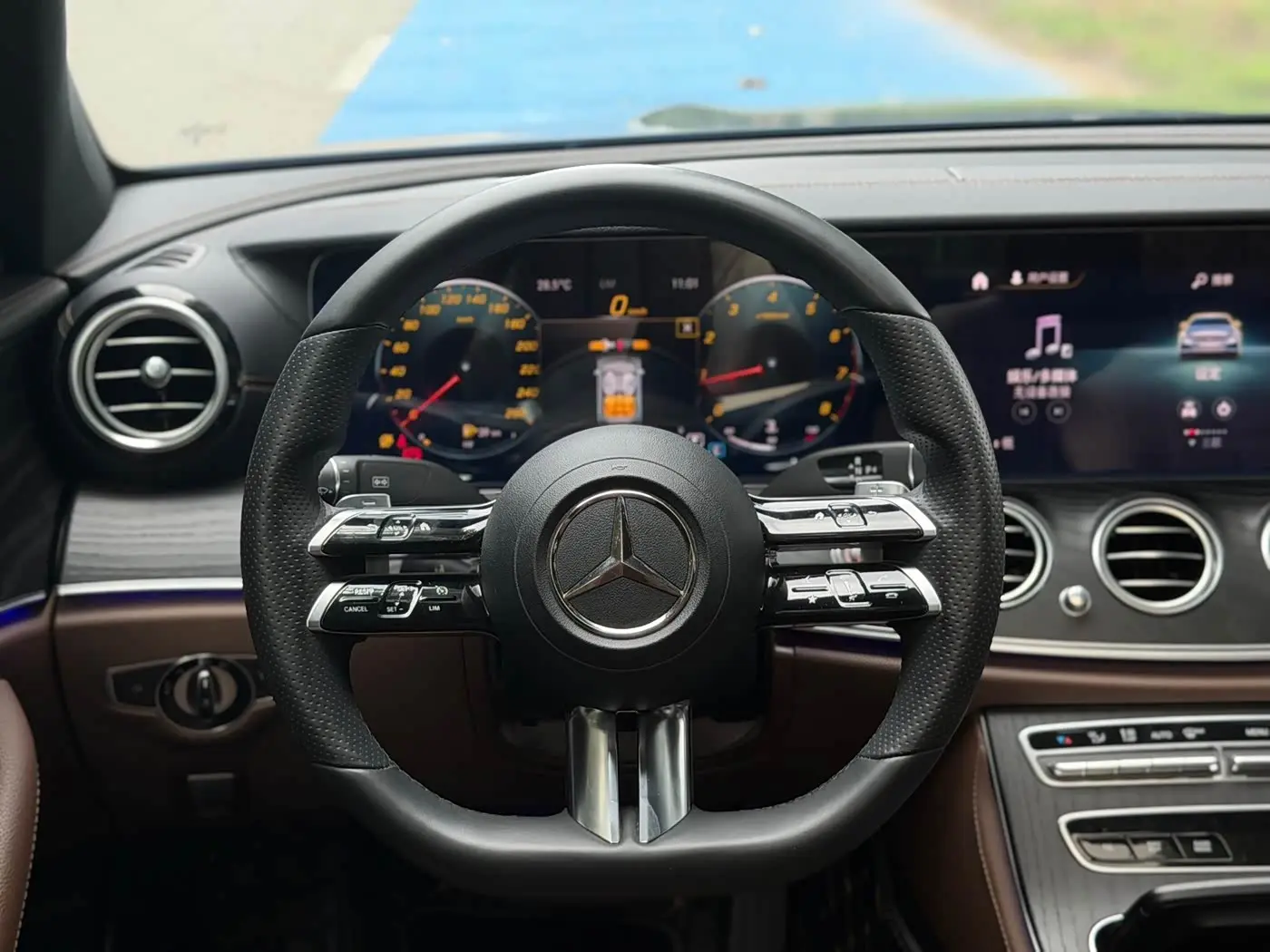 Mercedes-Benz E-Class 2021 — Фото 13/17