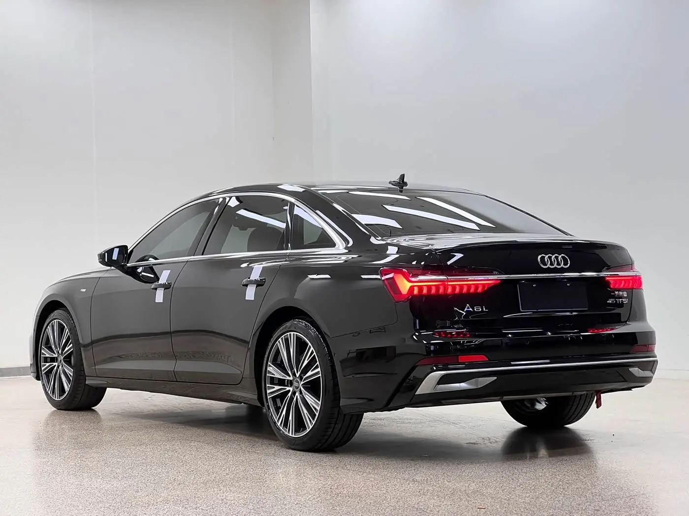 Audi A6L 2023 — Фото 9/20