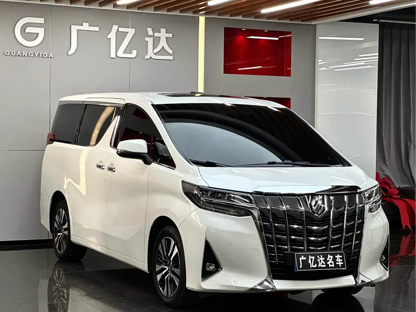Toyota Alphard 2018 — Фото 3/20