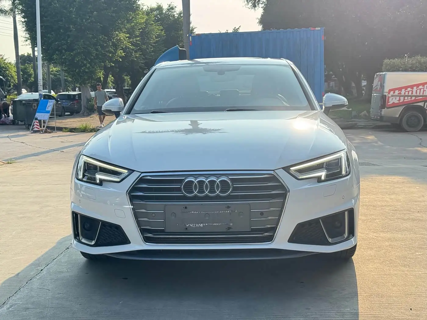 Audi A4L 2019 — Фото 2/20