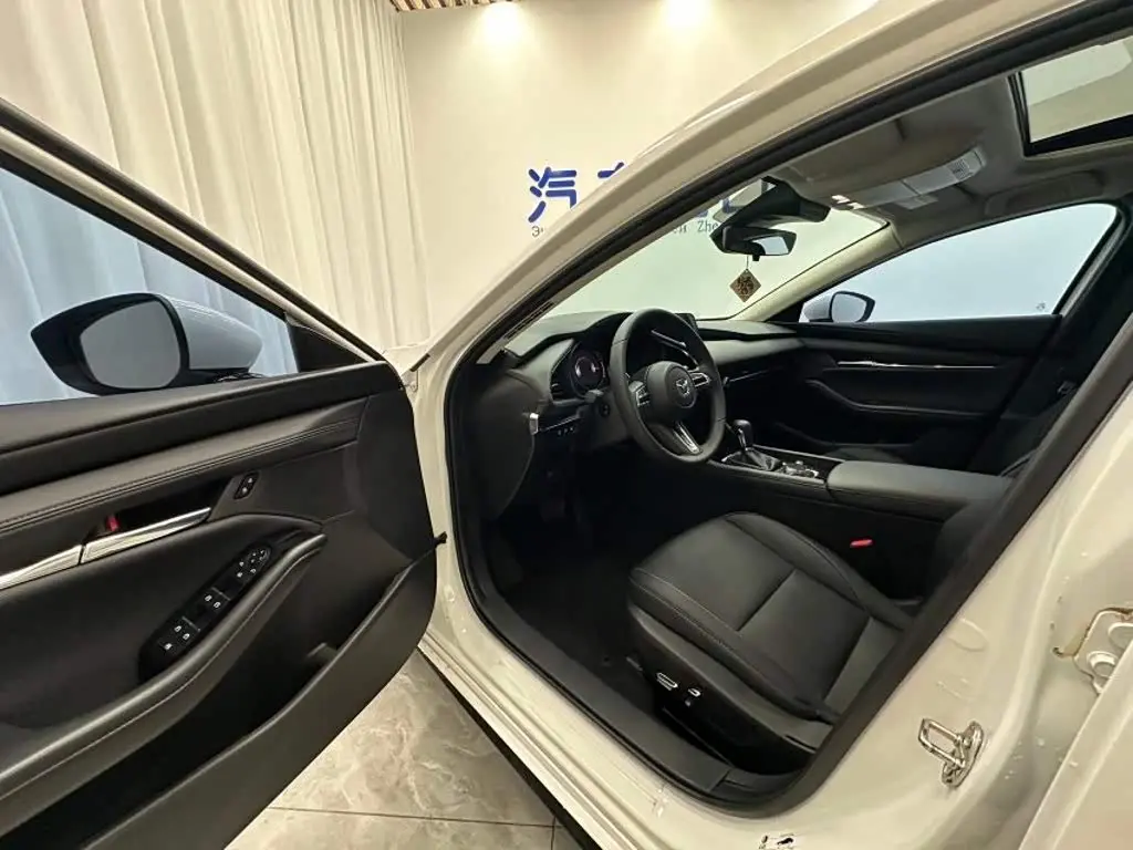 Mazda Mazda3 Axela 2023 — Şəkil 8/13