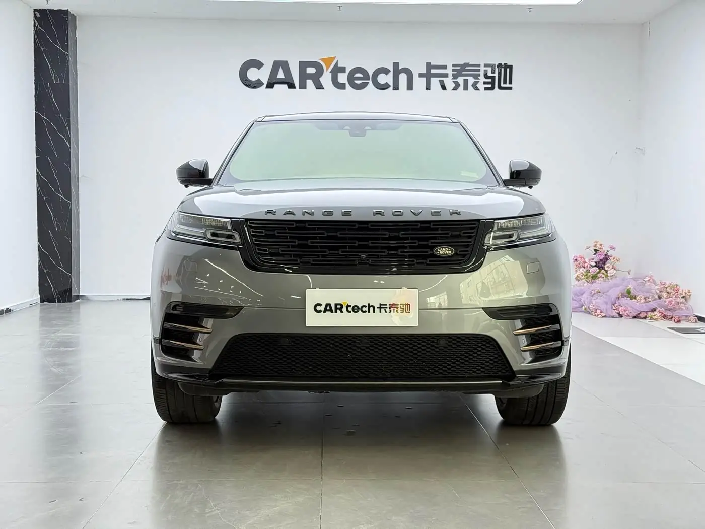 Land Rover Range Rover Velar 2020 — Photo 3/20