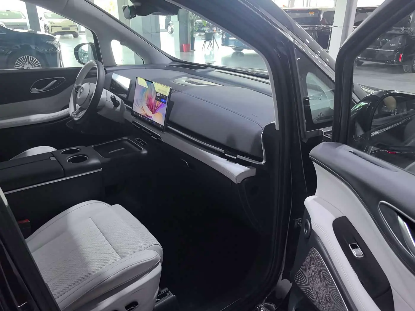 Voyah Auto Voyah Dreamer 2025 — Photo 9/13