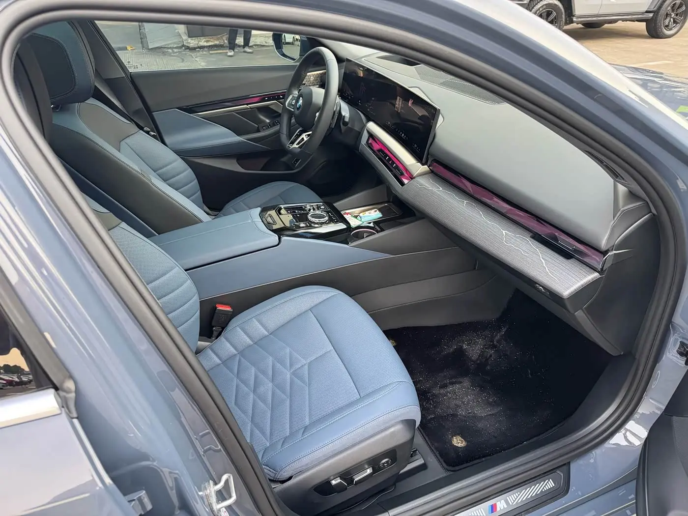 BMW 5 Series 2024 — Photo 12/19