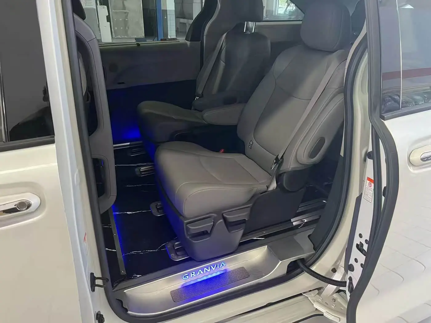 Toyota Granvia 2024 — Photo 7/9