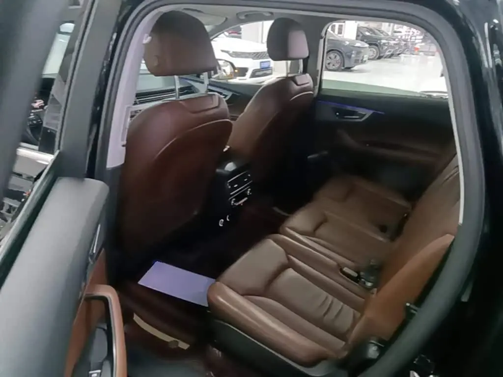 Audi Q7 2019 — Şəkil 17/20