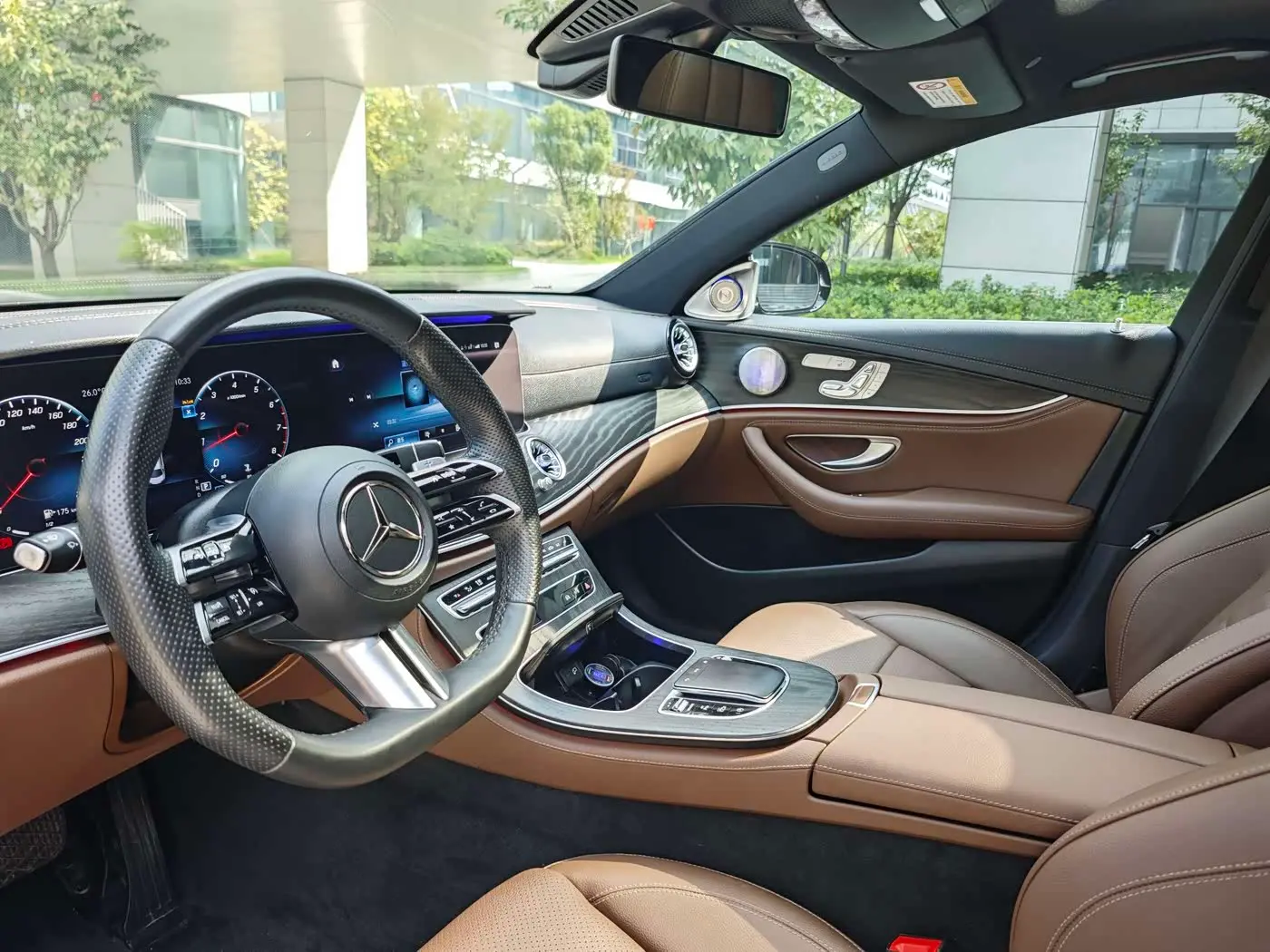 Mercedes-Benz E-Class 2023 — ფოტო 8/18