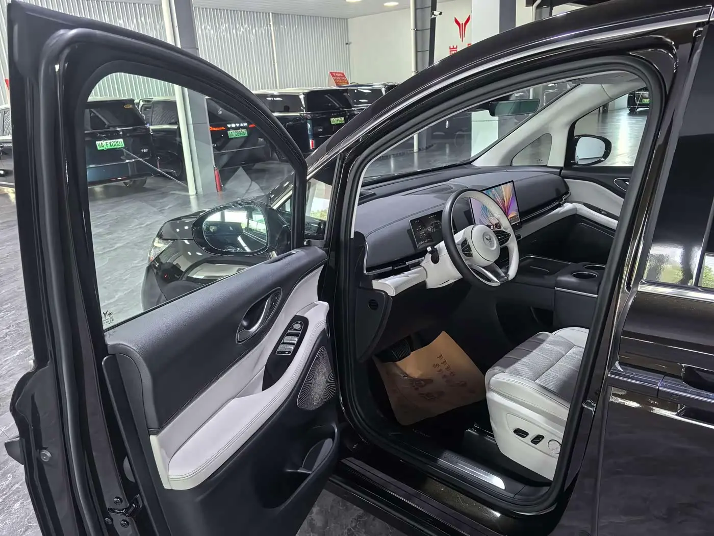 Voyah Auto Voyah Dreamer 2025 — Photo 4/13