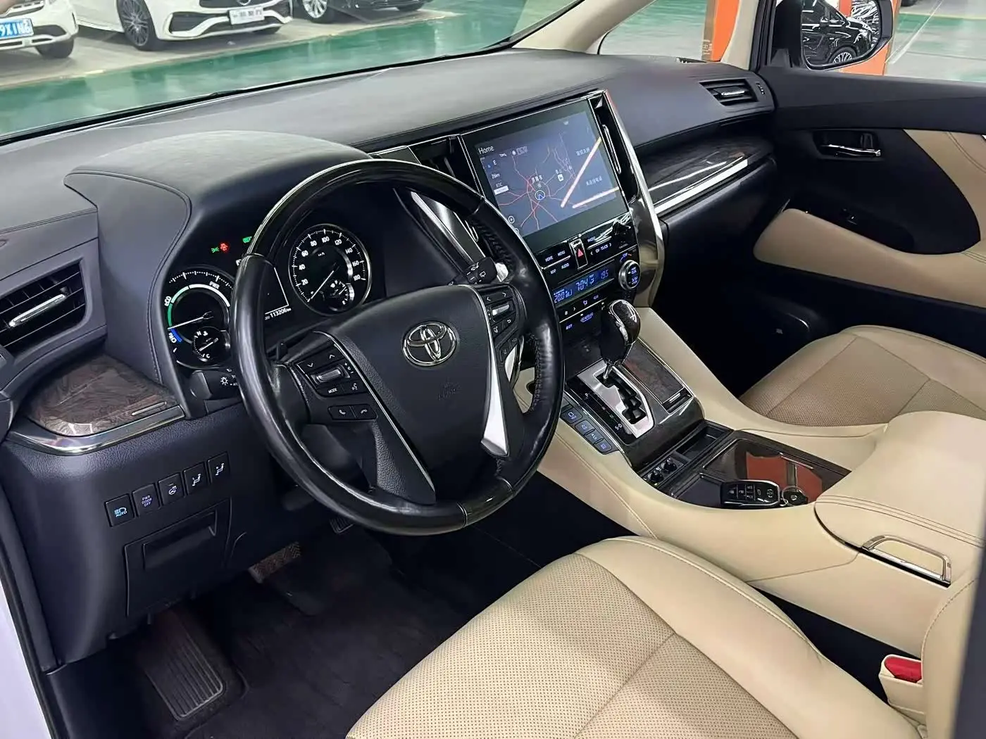 Toyota Vellfire 2022 — Photo 4/9