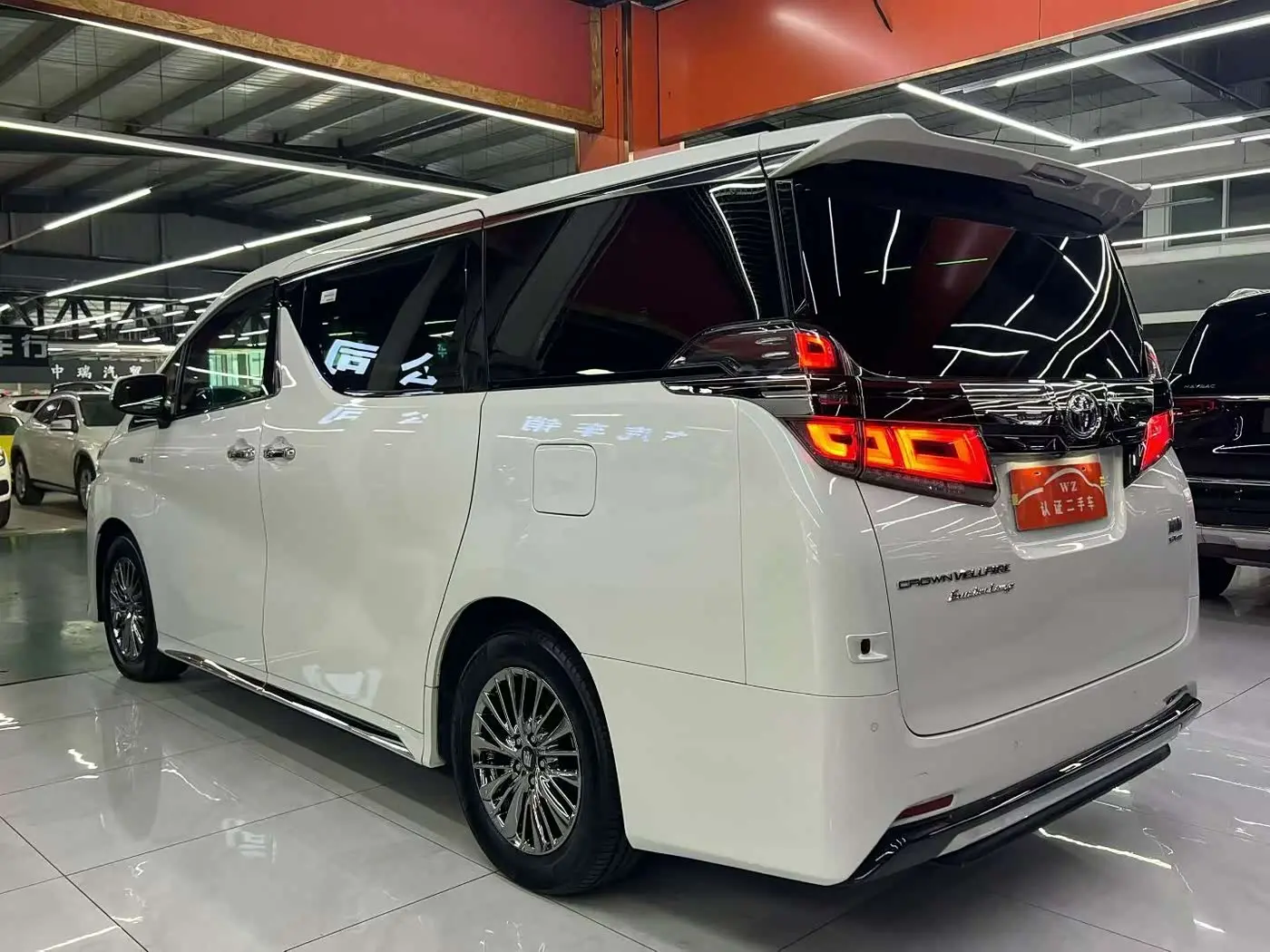 Toyota Vellfire 2022 — Photo 7/9
