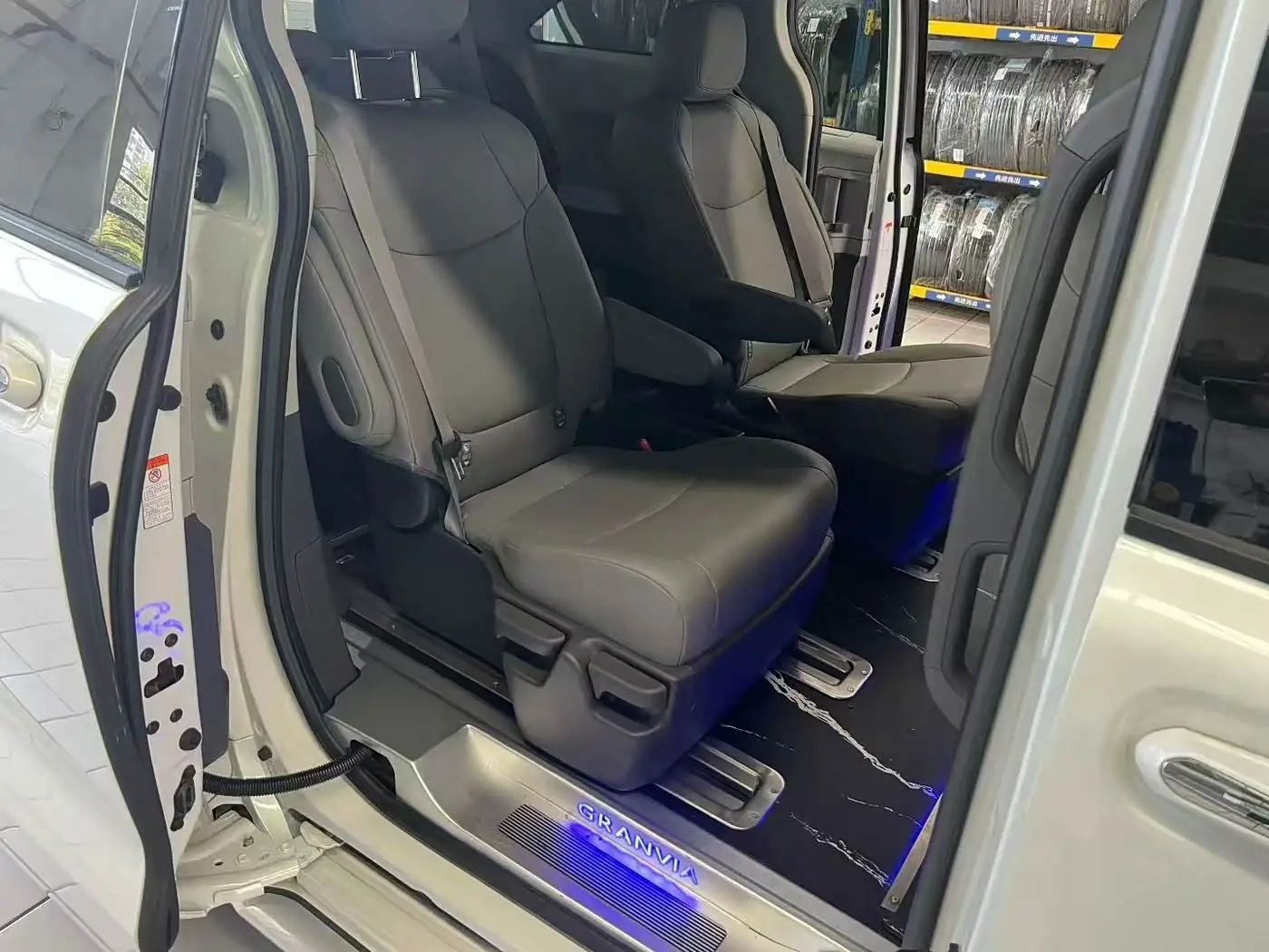 Toyota Granvia 2024 — Photo 6/9