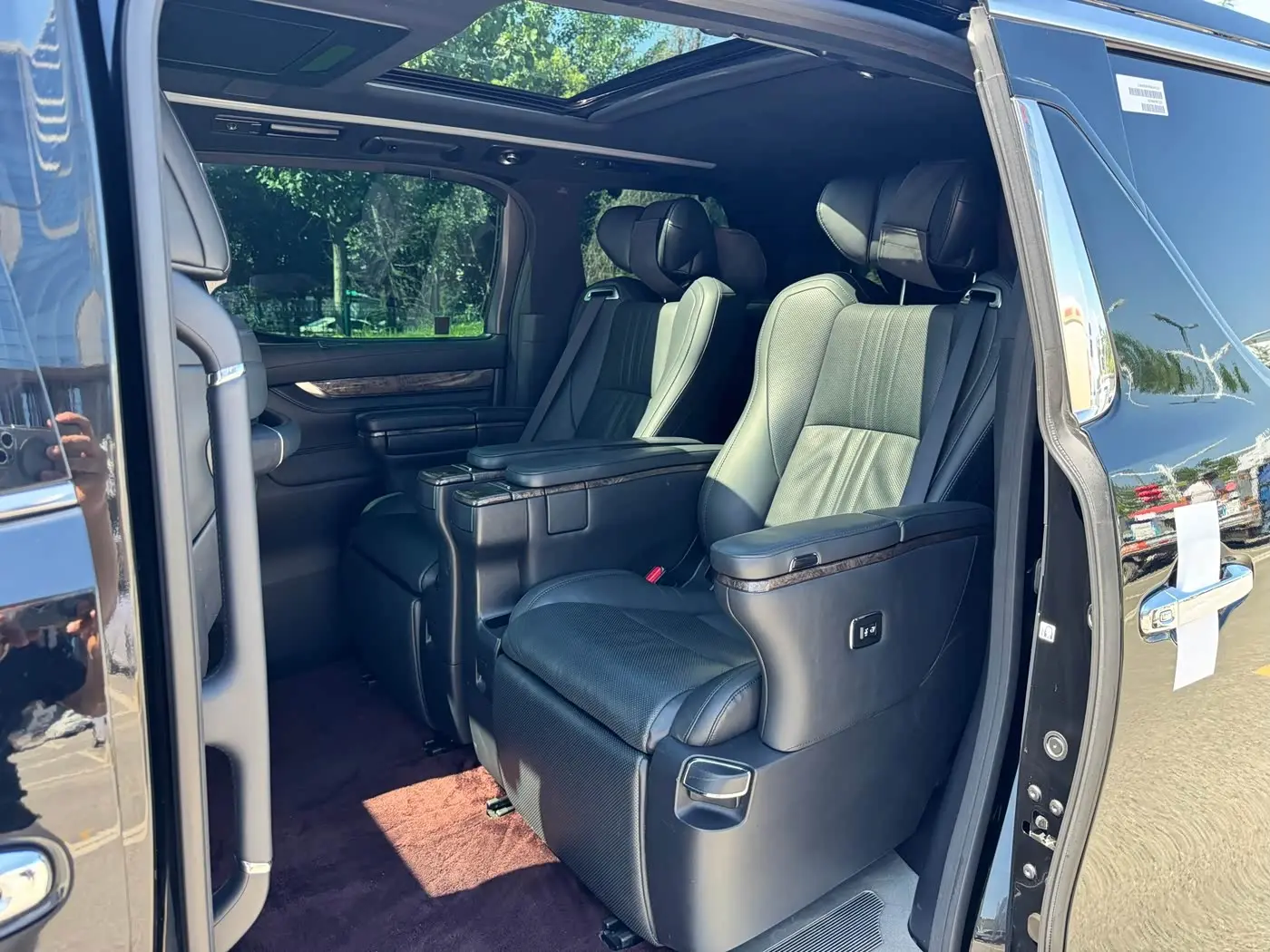 Toyota Vellfire 2023 — Photo 10/20