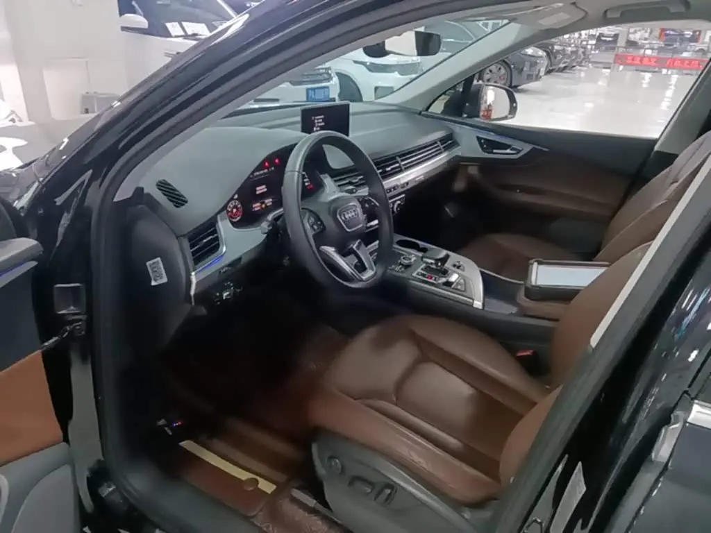 Audi Q7 2019 — Şəkil 15/20