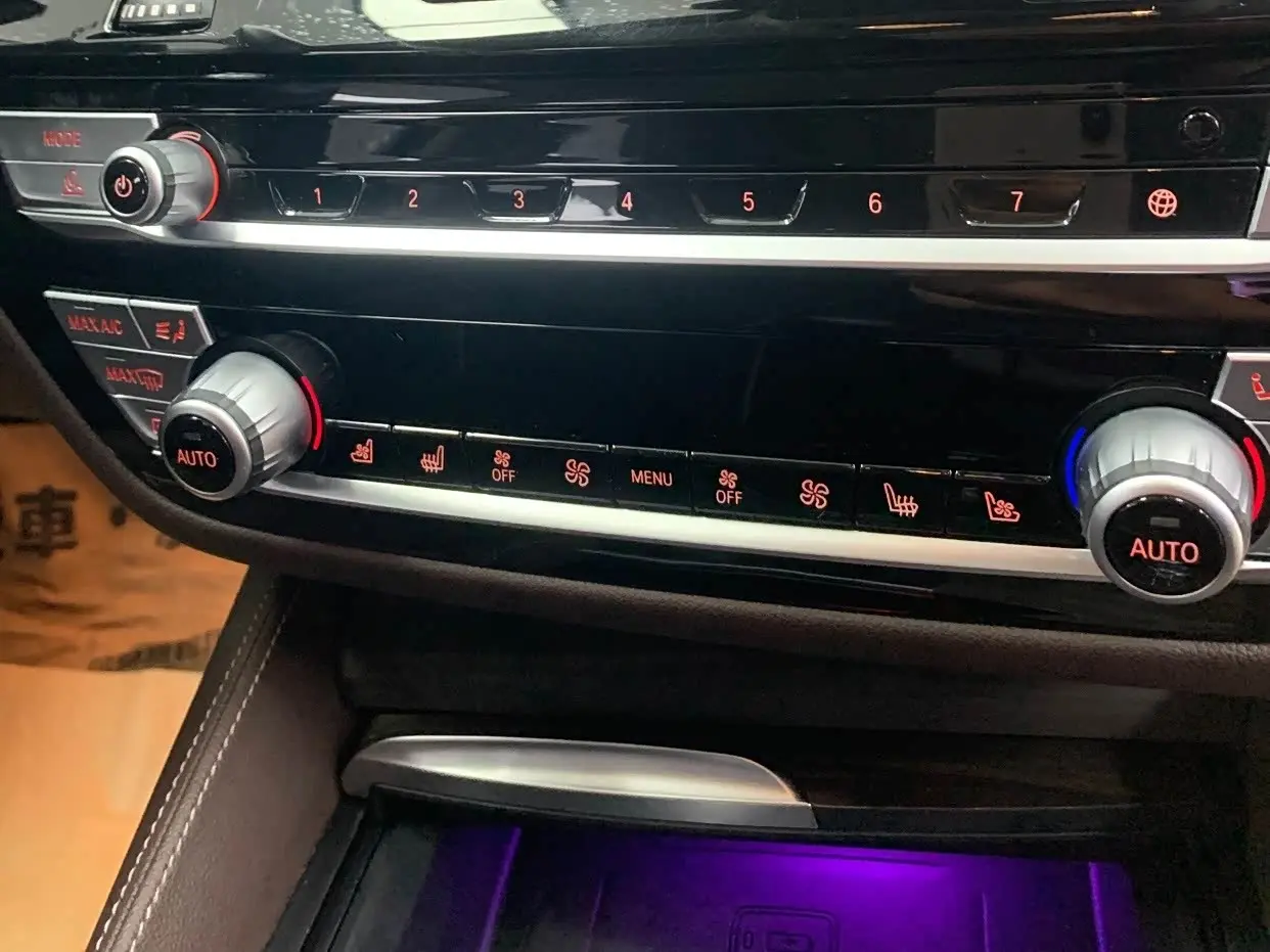 BMW 5 Series 2020 — Photo 12/18