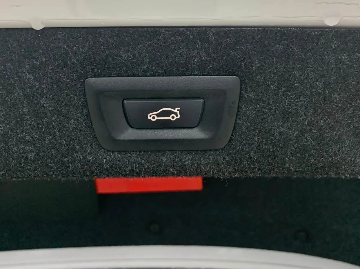 BMW 5 Series 2020 — Photo 18/18
