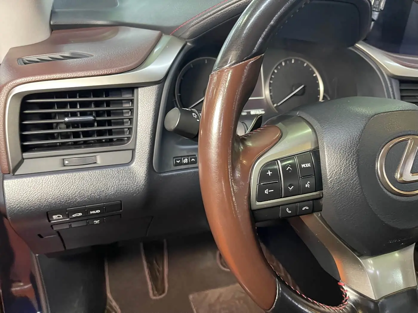 Lexus RX 2020 — Şəkil 7/17