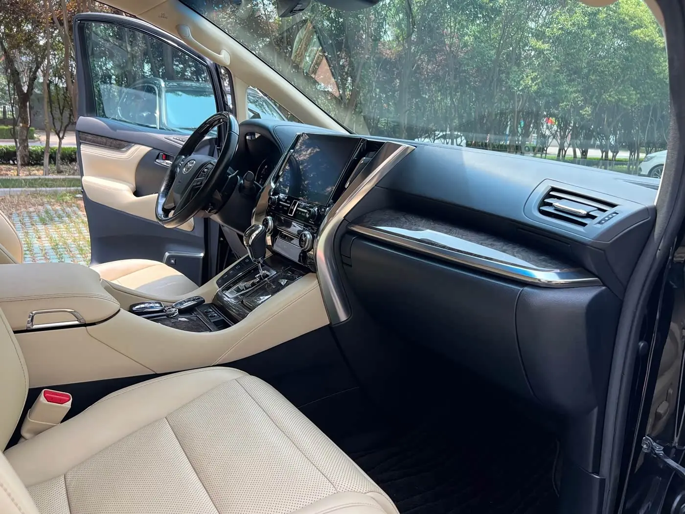 Toyota Vellfire 2022 — Photo 12/18