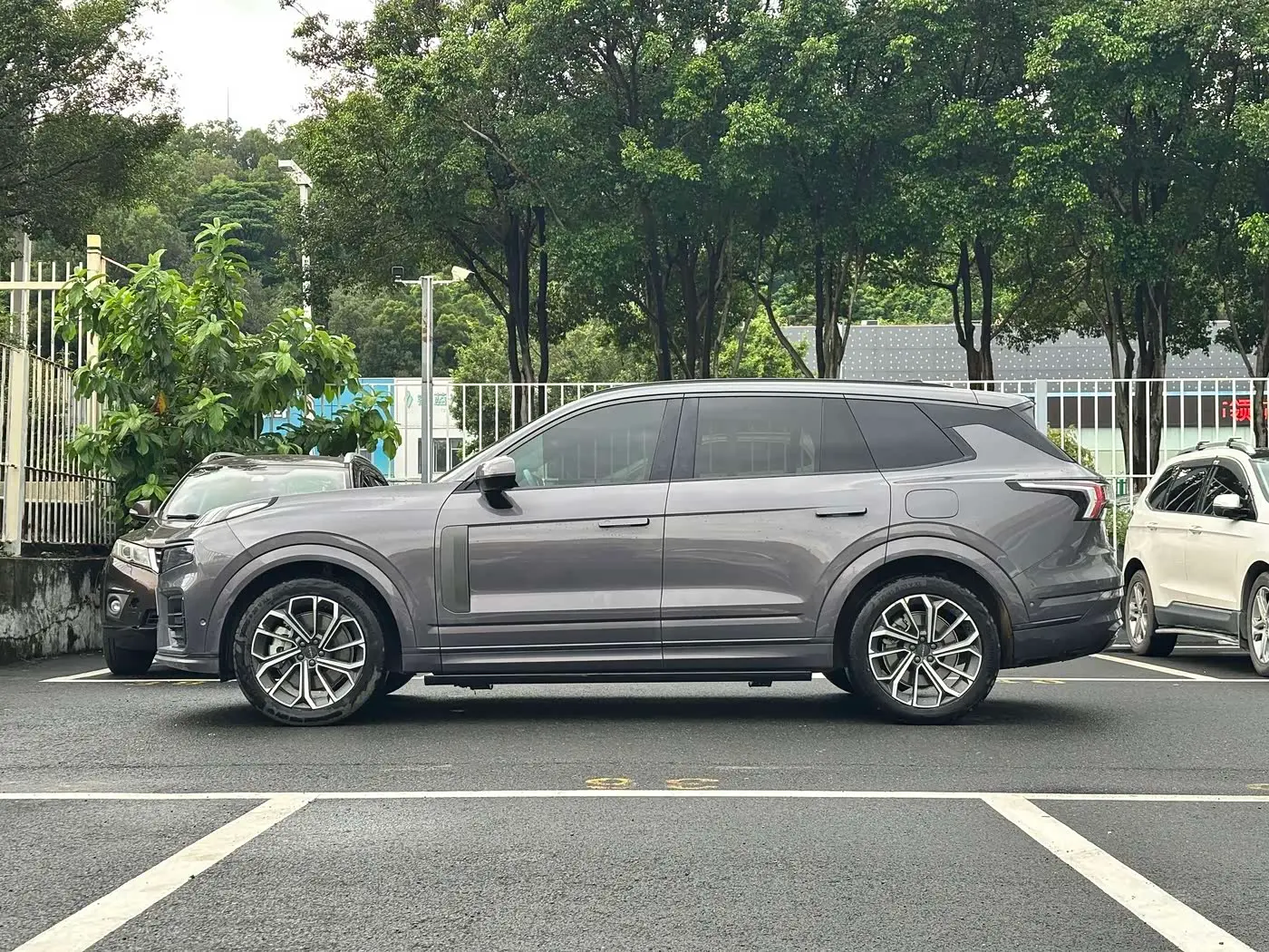 Lynk & Co 09 EM-P 2023 — Photo 3/20