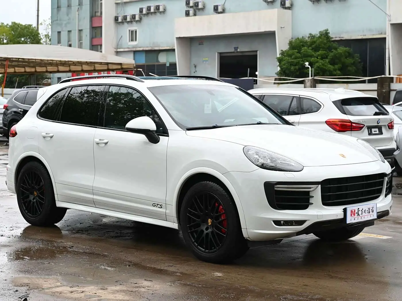 Porsche Cayenne 2016 — Photo 6/18