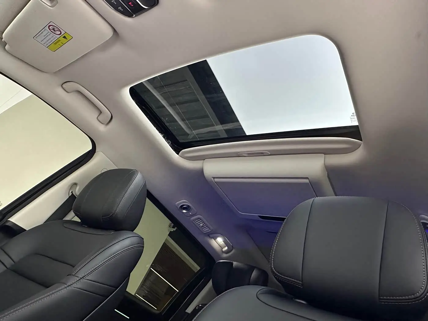 GAC Trumpchi Trumpchi E8 NEV 2024 — Photo 16/20