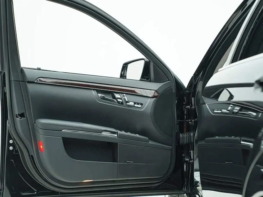 Mercedes-Benz S-Class 2011 — Photo 9/20