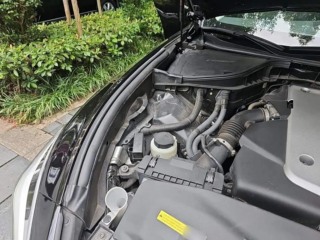 Infiniti Q70 2017 — Photo 19/20