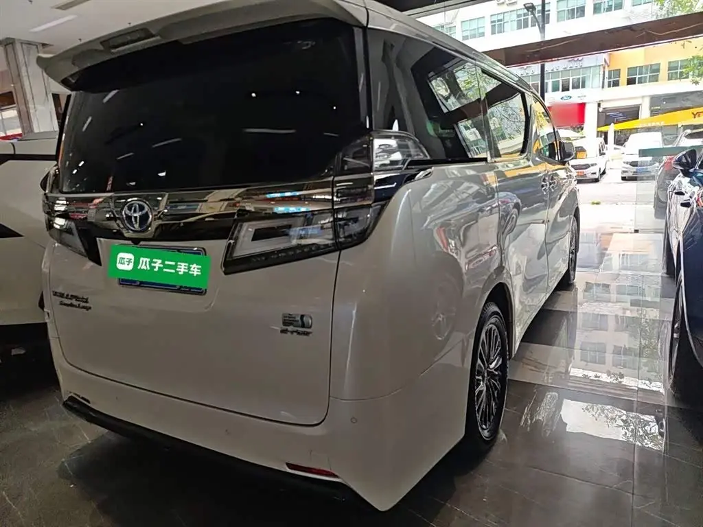 Toyota Vellfire 2020 — Photo 7/20