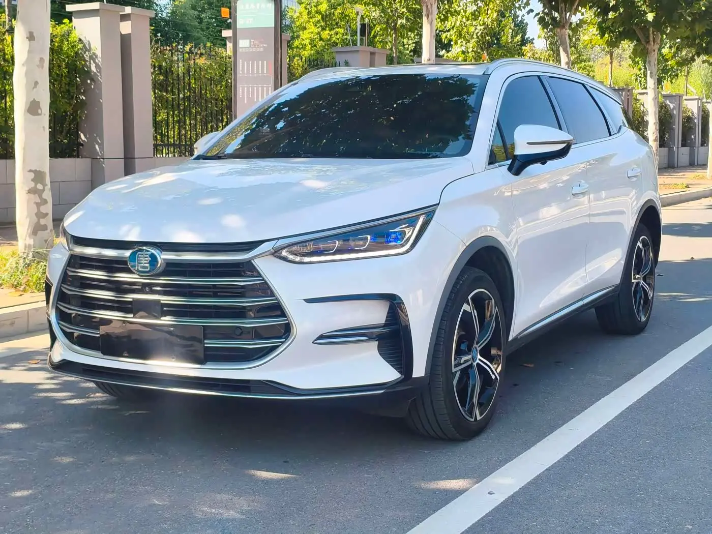 BYD Tang New Energy 2022 — Фото 1/19