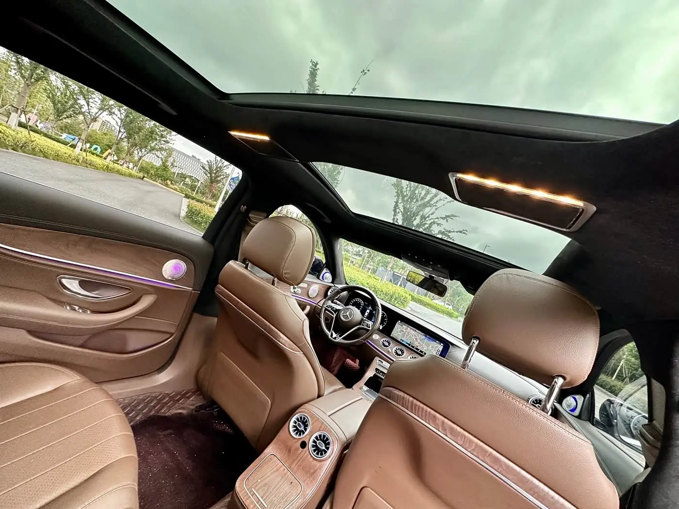 Mercedes-Benz E-Class 2021 — Photo 16/18