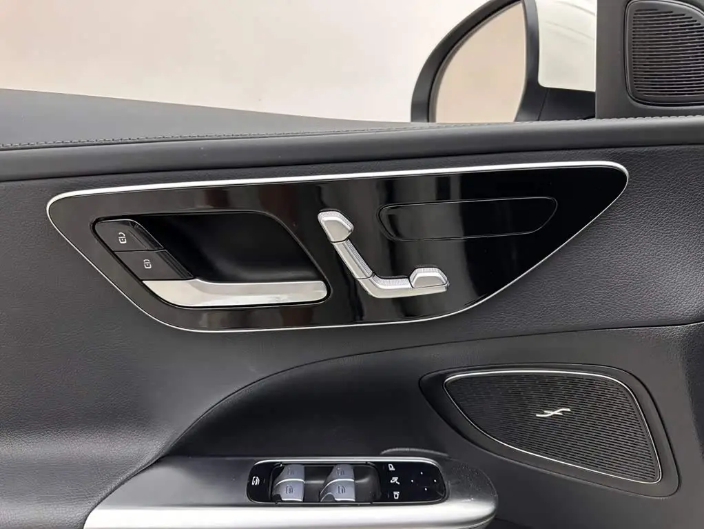 Mercedes-Benz C-Class 2024 — Photo 15/16