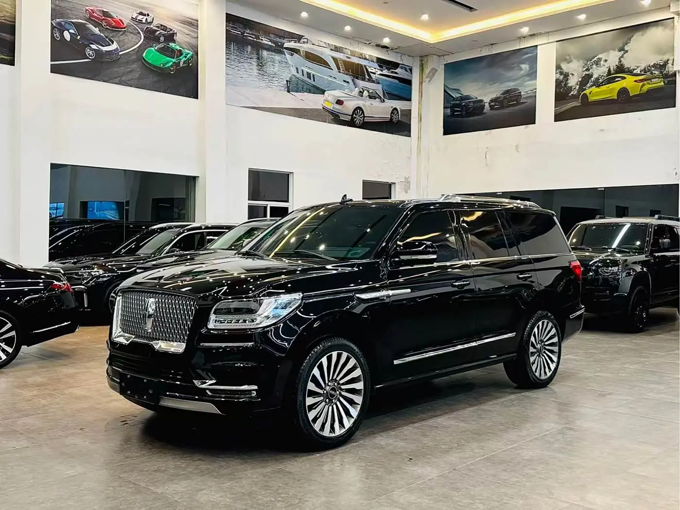 Lincoln Navigator 2022 — Photo 1/9