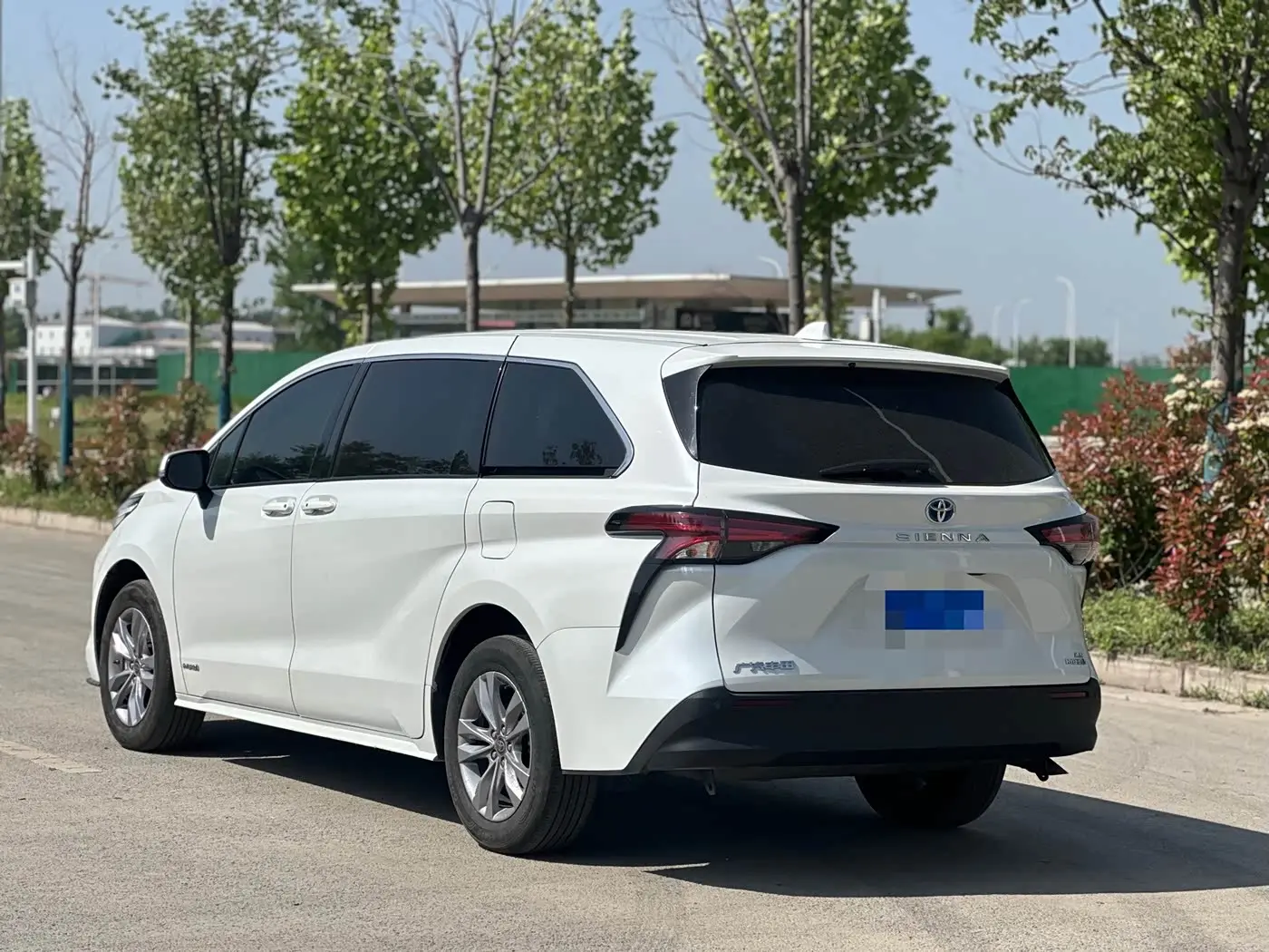 Toyota Sienna 2024 — ფოტო 7/9