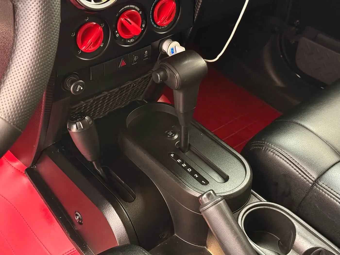 Jeep Wrangler 2010 — Şəkil 12/19