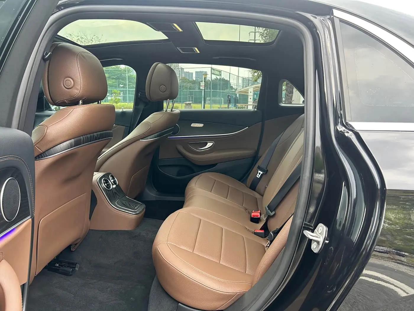Mercedes-Benz E-Class 2022 — Photo 4/20