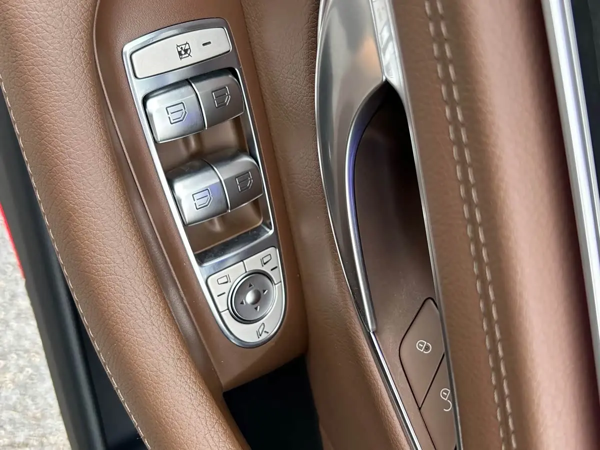 Mercedes-Benz E-Class 2022 — Photo 15/20