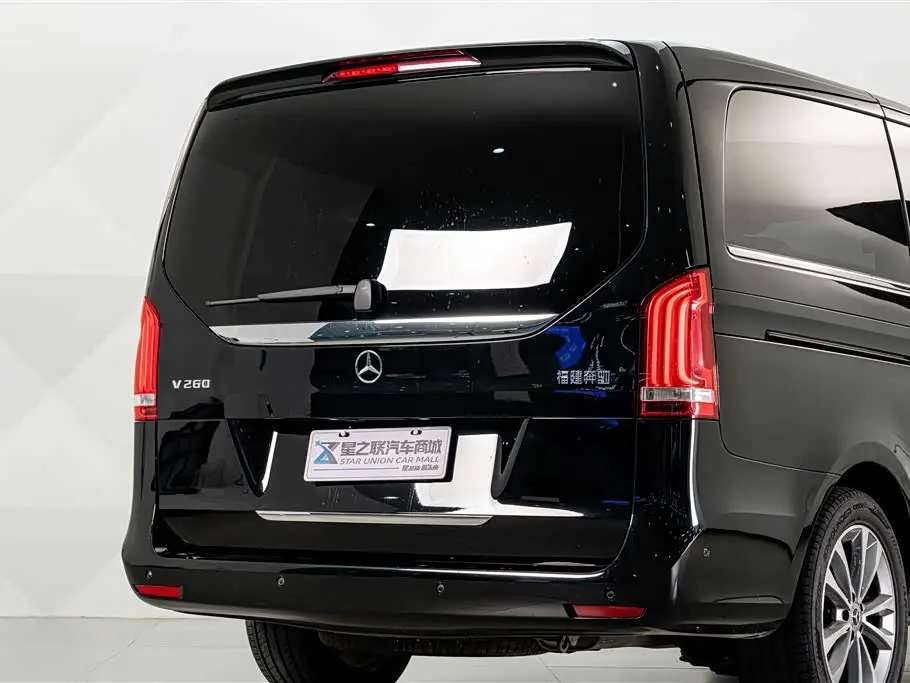 Mercedes-Benz V-Class 2022 — Photo 7/20
