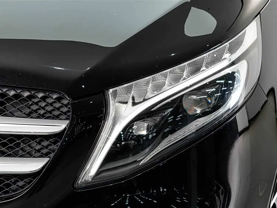 Mercedes-Benz V-Class 2022 — Photo 4/20