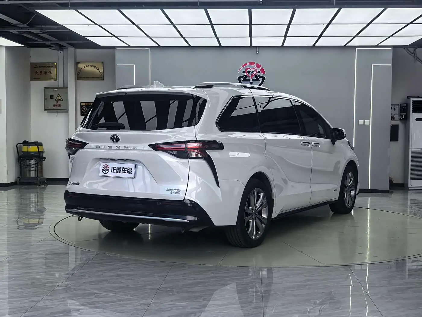 Toyota Sienna 2025 — Şəkil 15/17