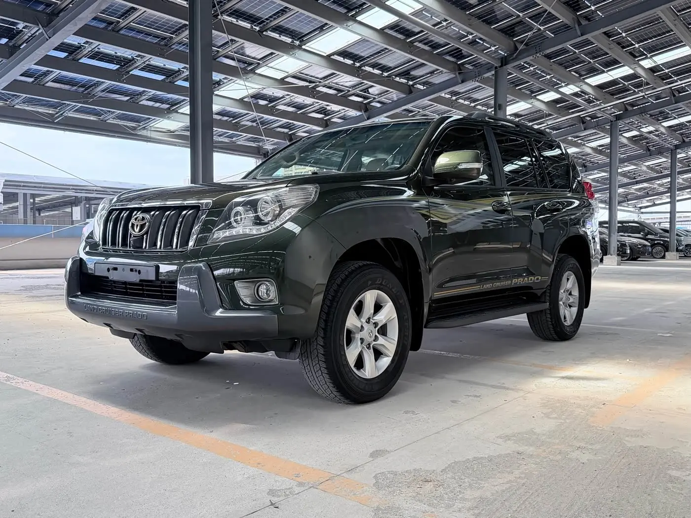 Toyota Prado 2011 — Photo 1/9
