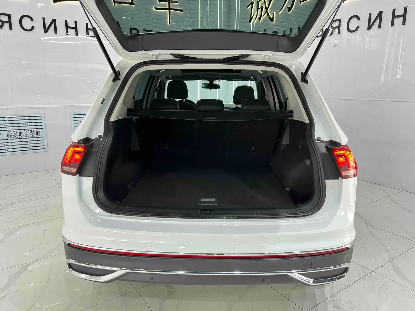 Volkswagen Tiguan L 2023 — Фото 15/20