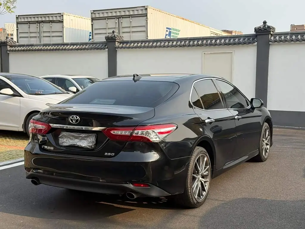 Toyota Camry 2022 — Photo 9/9