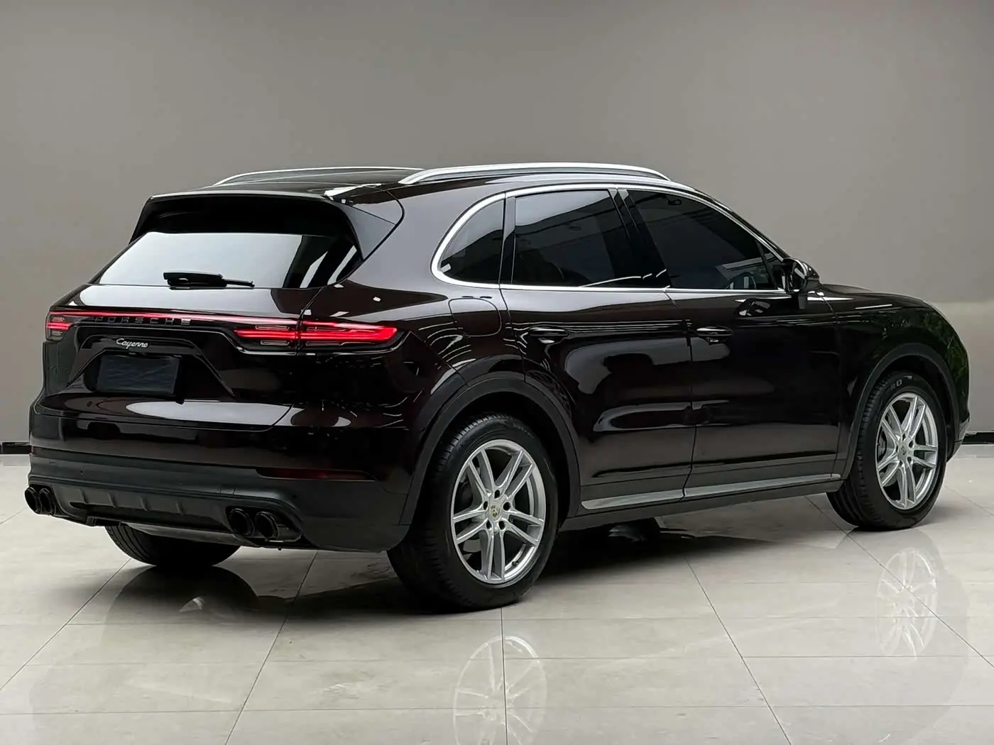 Porsche Cayenne 2019 — Photo 2/12