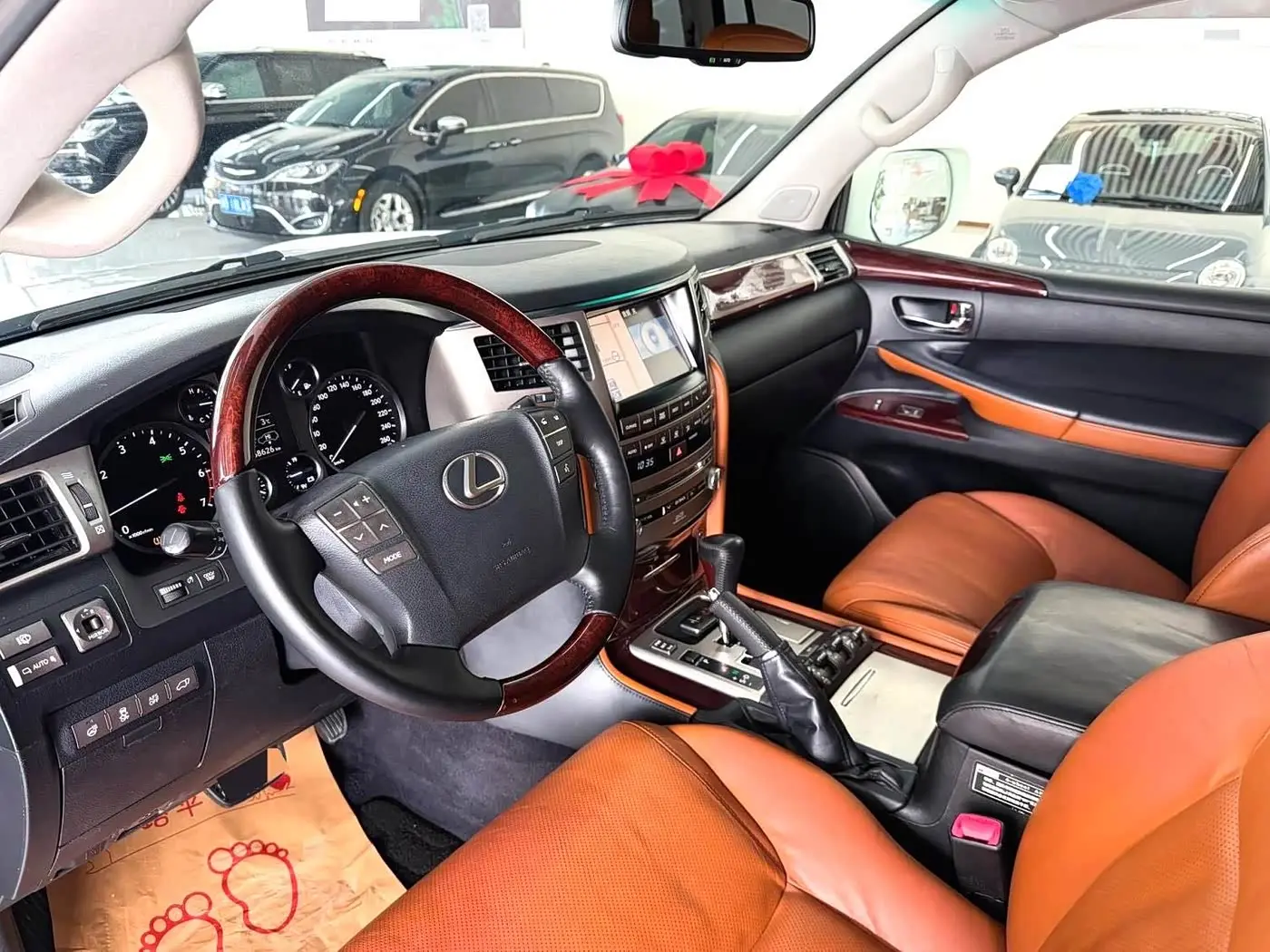Lexus LX 2014 — Photo 6/11